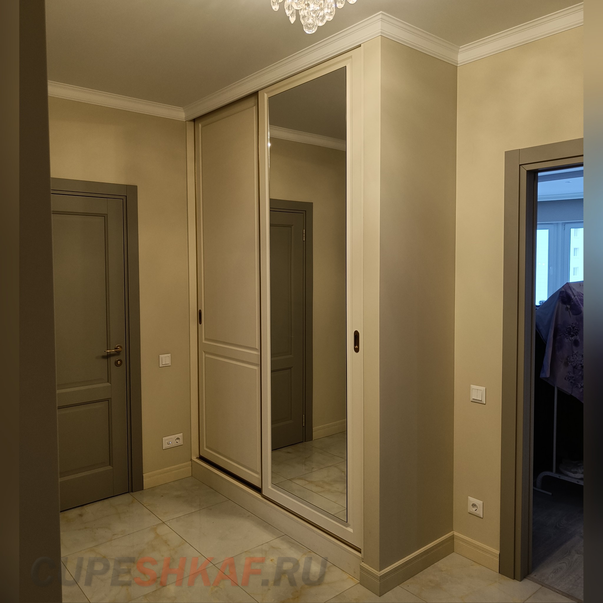 Встроенный шкаф-купе с дверьми МДФ